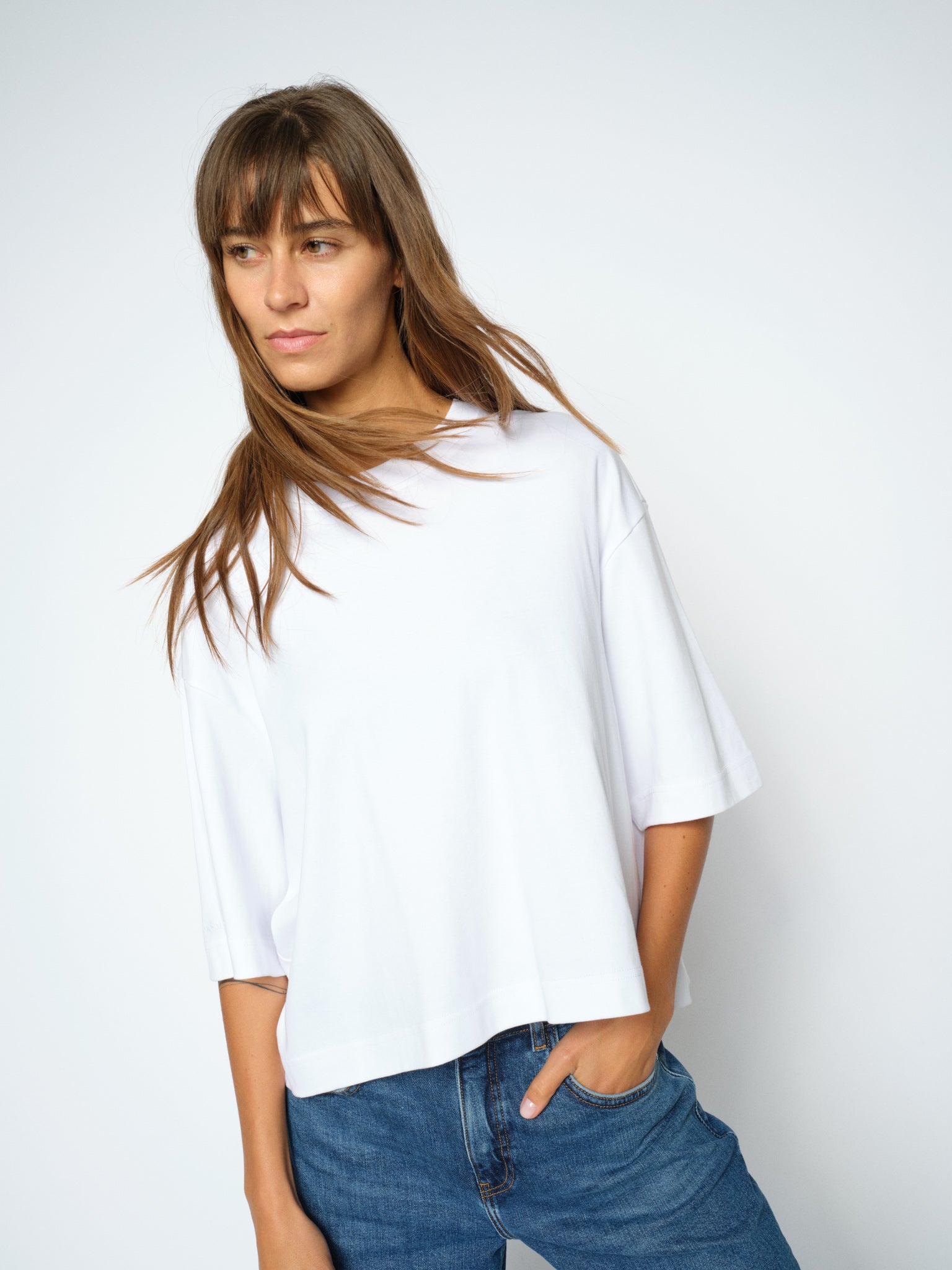Modelshot / White / Detail